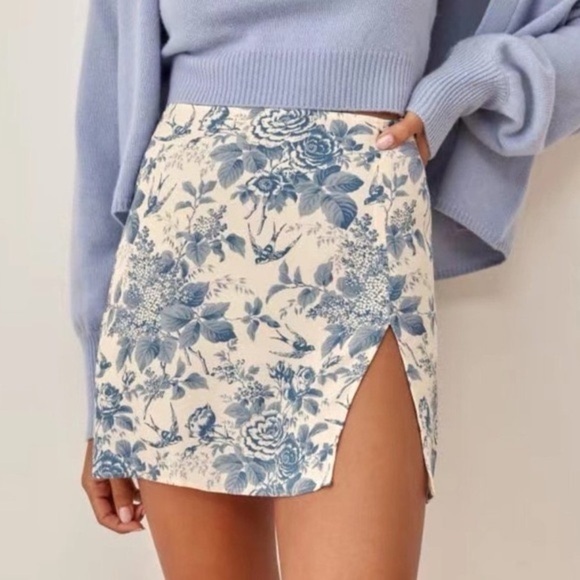 REFORMATION Mini Skirt Margot Pompadour Blue and White Toile Floral Skirt 6 - Picture 1 of 8